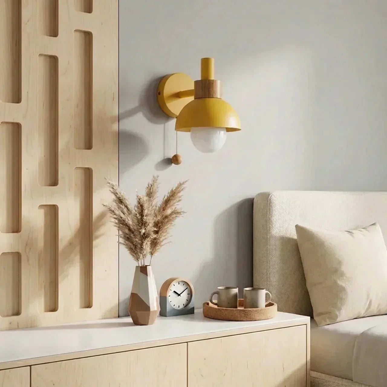 Globe Wandlamp met metalen kap en houten bevestiging | Rosalyssa