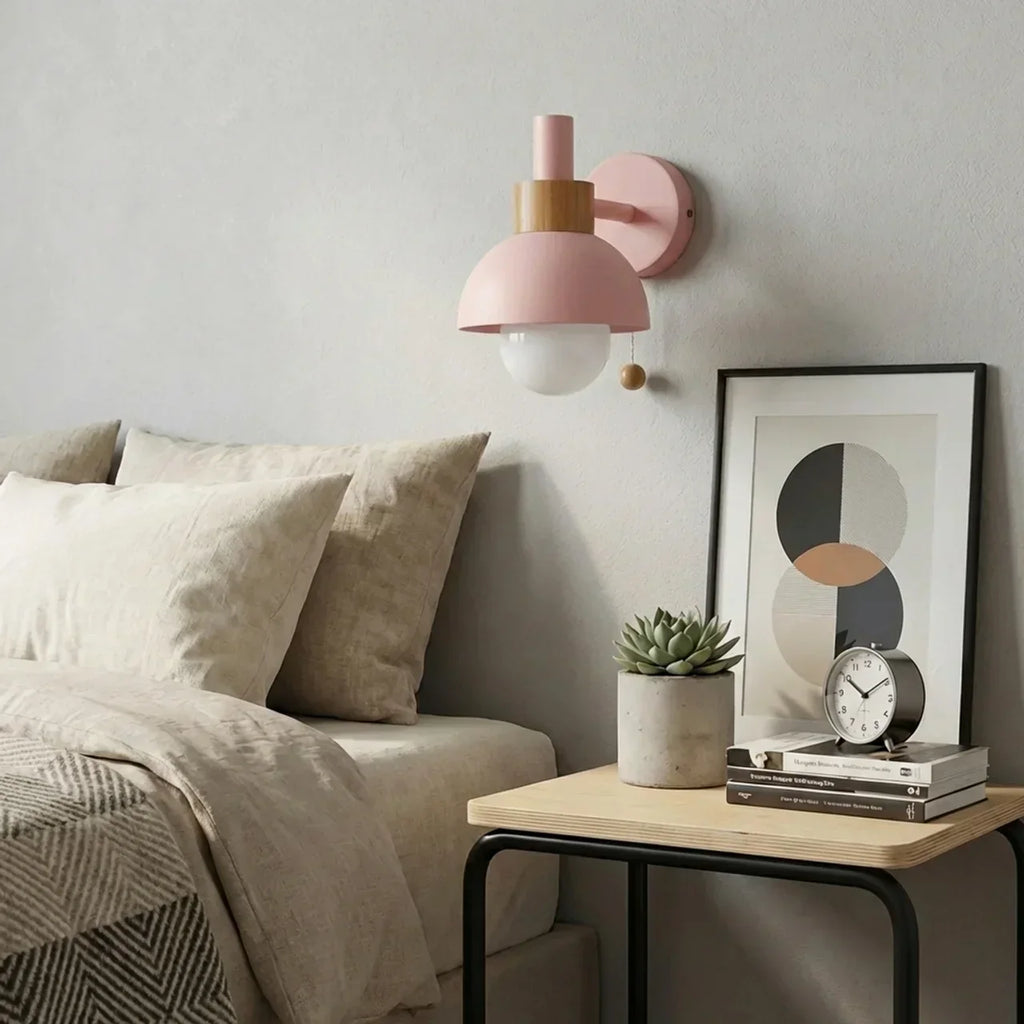 Globe Wandlamp met metalen kap en houten bevestiging | Rosalyssa