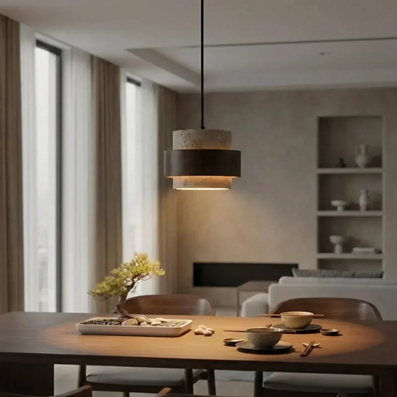 Lampa wisząca z trawertynu z akcentem z orzecha włoskiego do użytku wewnętrznego | Rosalyssa