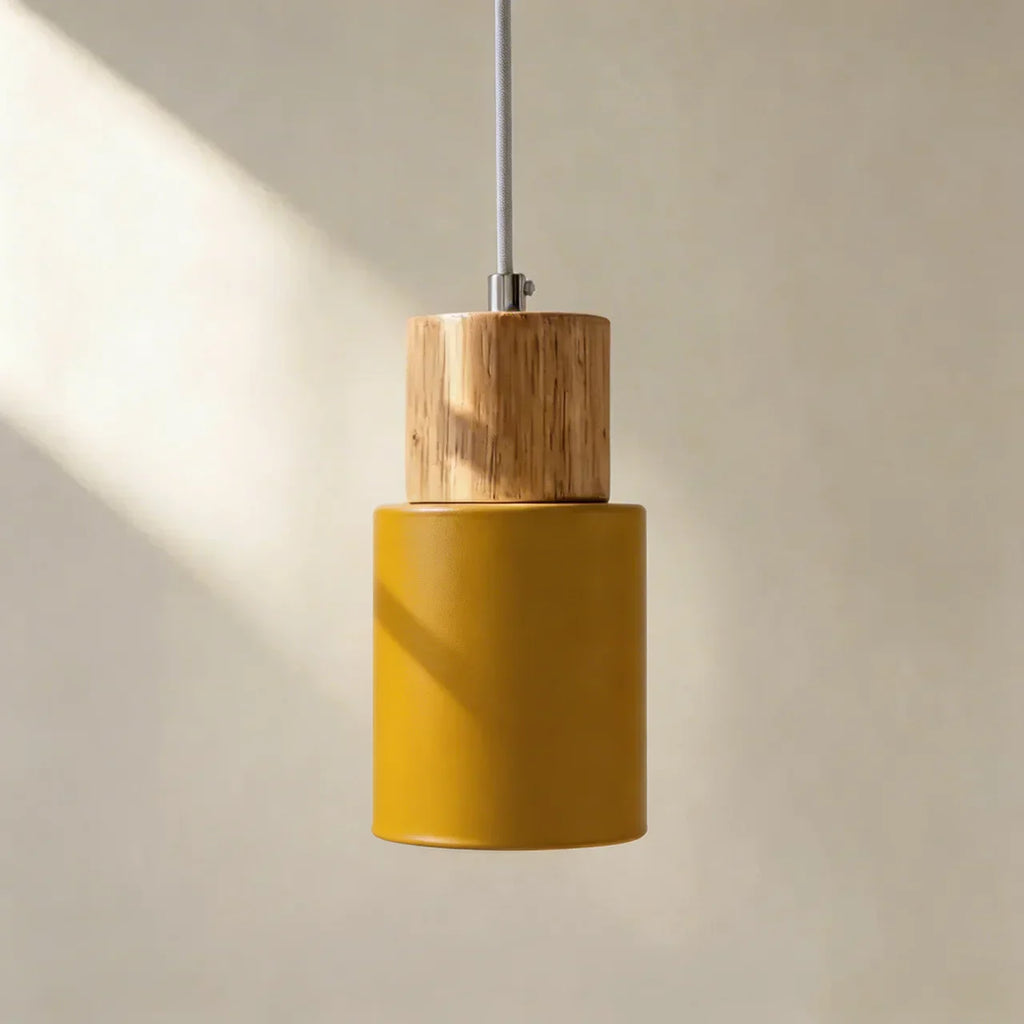 Die Aluminium-Zylinder-Hängeleuchte mit Holzdetail | Rosalyssa