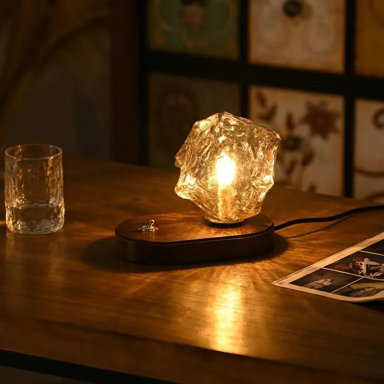 Organiczna szklana lampa stołowa do oświetlenia eleganckich wnętrz | Rosalyssa