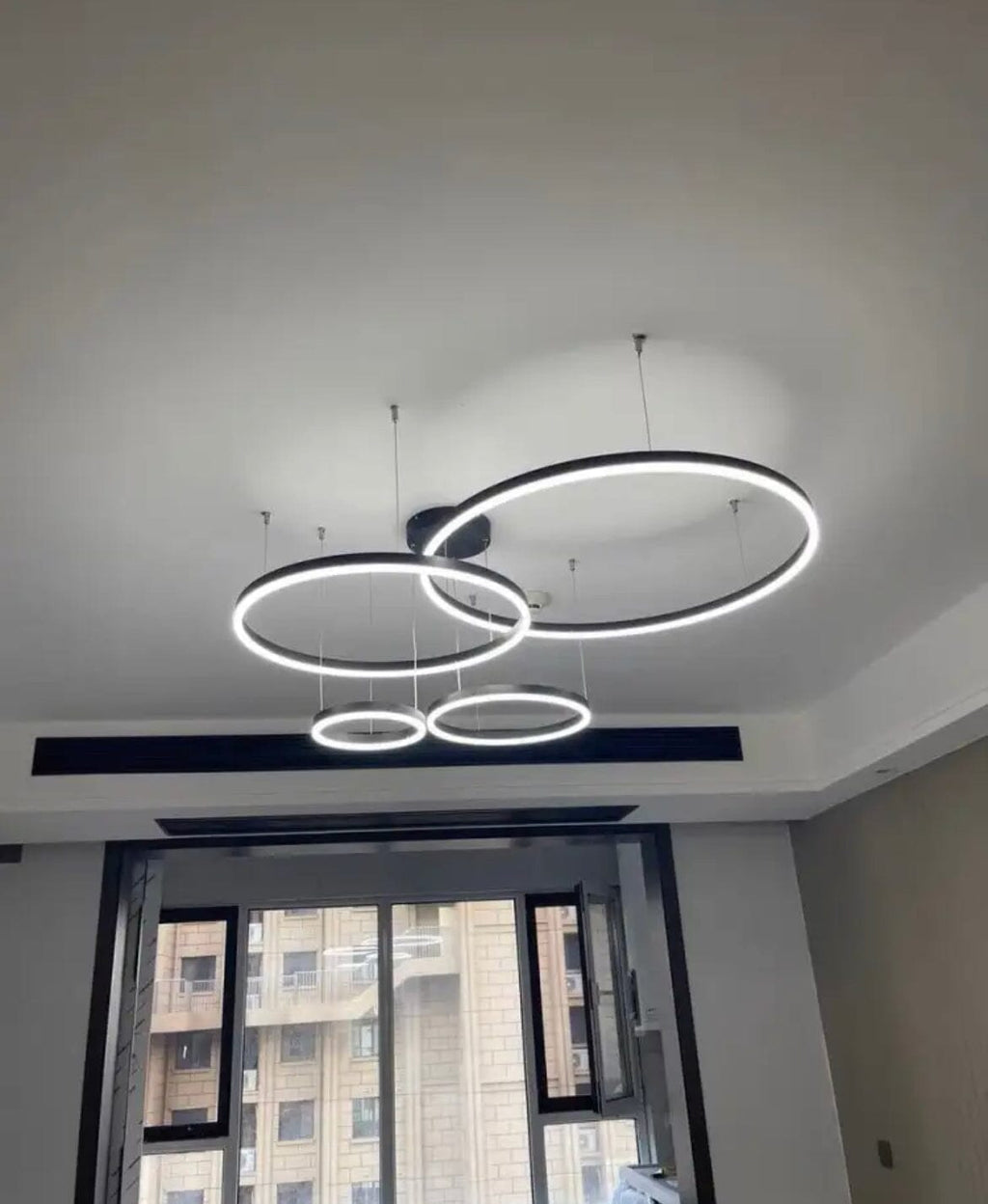 Lampe Anneau Solara avec construction en aluminium premium et acrylique 12500 lumens