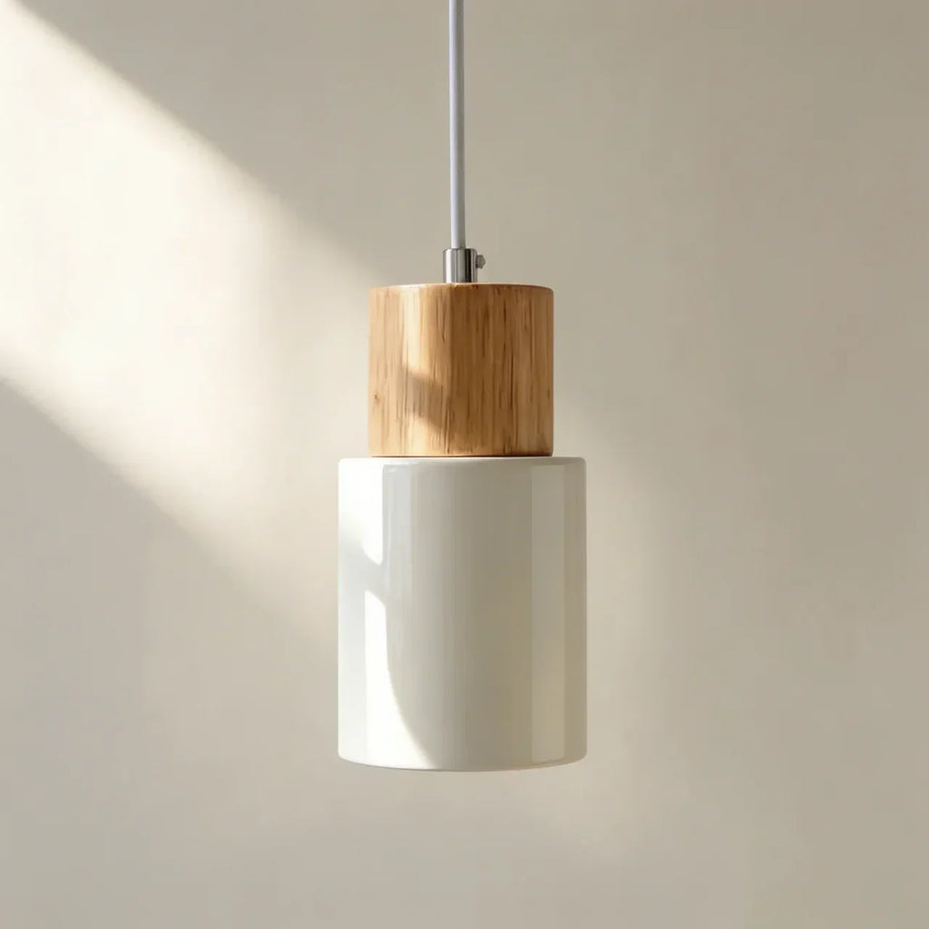 Die Aluminium-Zylinder-Hängeleuchte mit Holzdetail | Rosalyssa