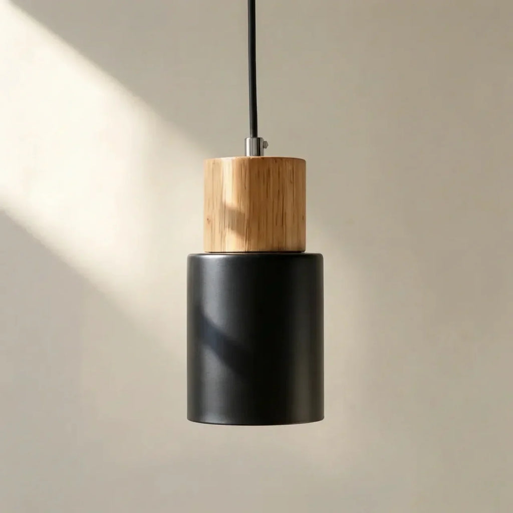 Die Aluminium-Zylinder-Hängeleuchte mit Holzdetail | Rosalyssa