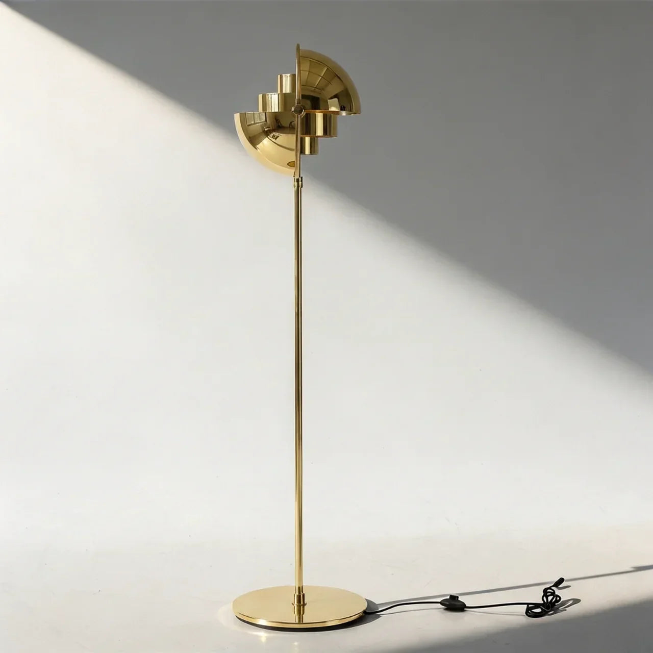 Lampada da pavimento direzionale in stile danese moderno per uso domestico | Rosalyssa