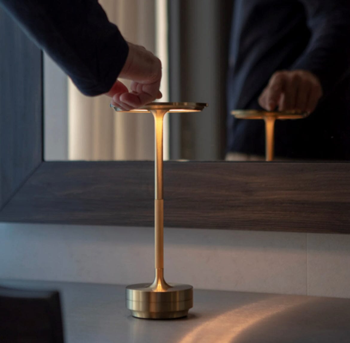 LumaNova Trådløs Touchlampe med Dæmpbar Trådløs Belysning