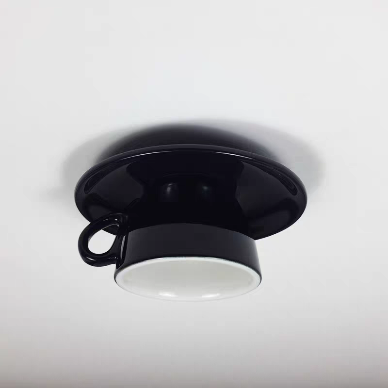 Kaffekopp i keramisk taklampe med LED i blått og rosa for soverom og stue