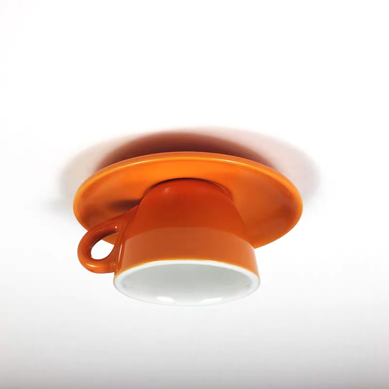 Kaffekopp i keramisk taklampe med LED i blått og rosa for soverom og stue