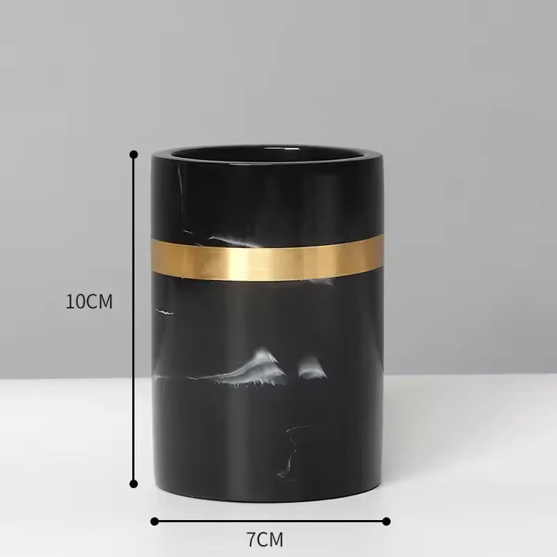 Czarna taca prezentacyjna z marmuru Regal z złotą obręczą do łazienki