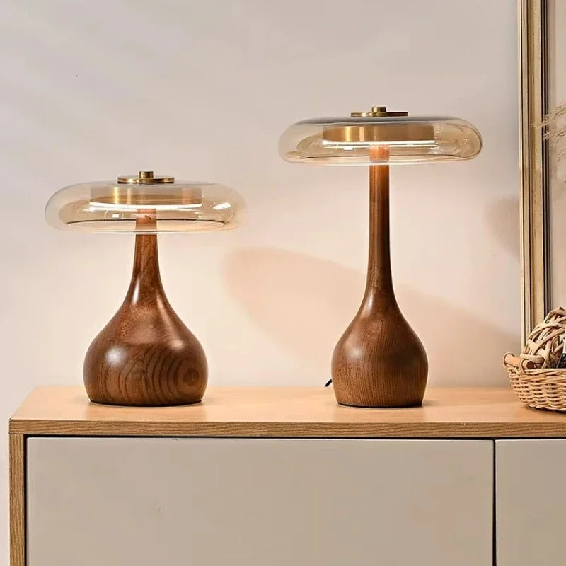 Candeeiro de Mesa Andi em Vidro com Detalhes em Latão e Madeira