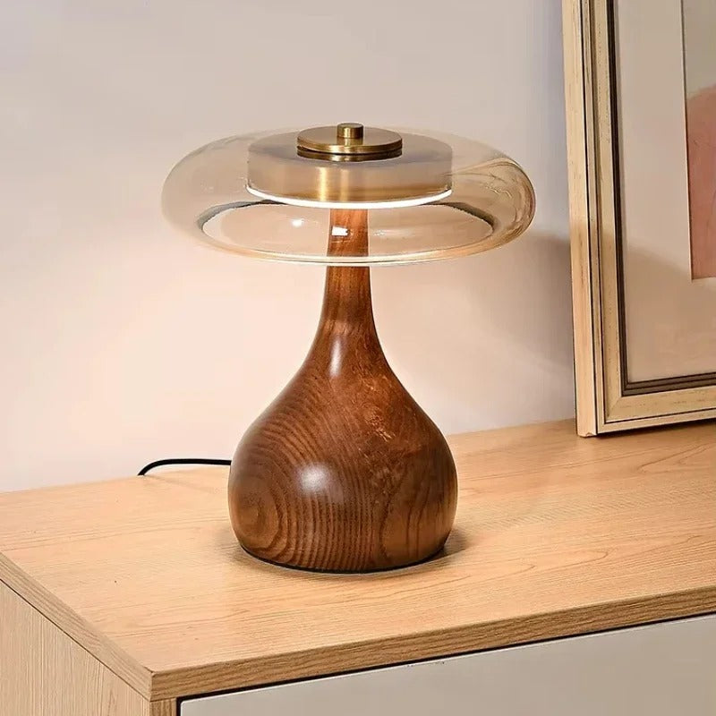 Candeeiro de Mesa Andi em Vidro com Detalhes em Latão e Madeira