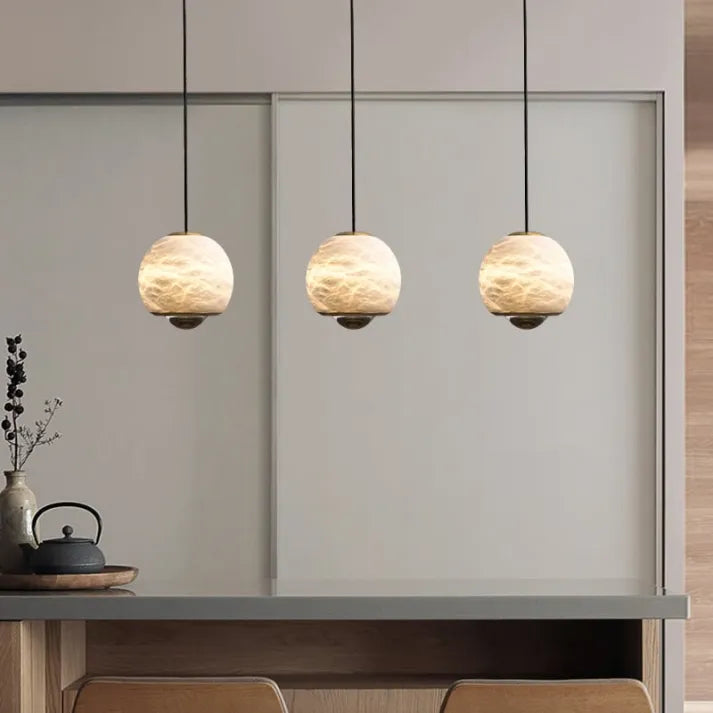 Lampa Solara z marmuru i alabastru w stylu skandynawskim | Snurv
