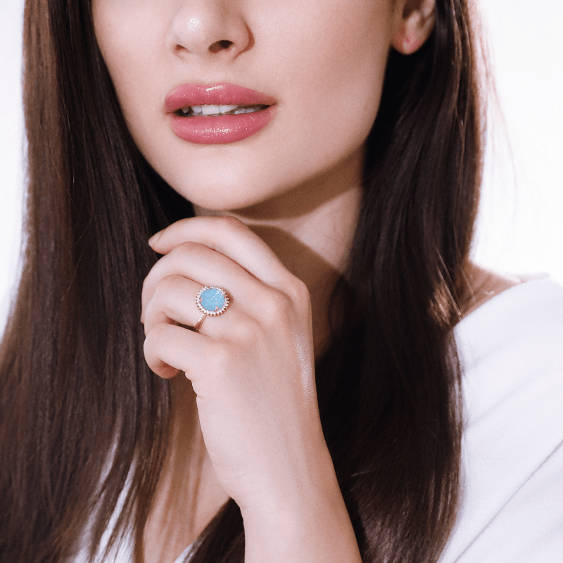 Anillo Cóctel Brillo Místico – Elowen | Rosalyssa