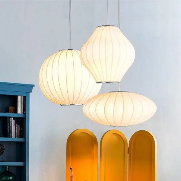 Lampe suspension bulle Lyra en soie et acier pour intérieurs modernes | Snurv