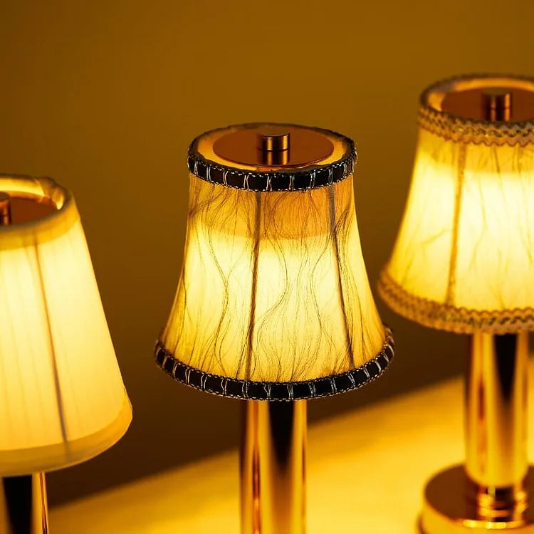 NovaForge CNC-gefräste kabellose Tischlampe aus Messing mit Downlight