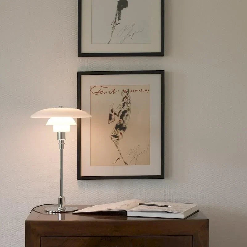 LumaNova víceúrovňová kovová stolní lampa v moderním provedení