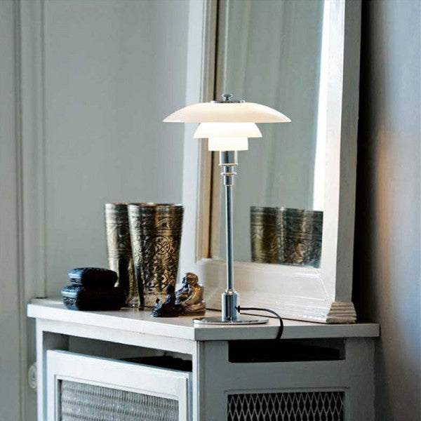 LumaNova víceúrovňová kovová stolní lampa v moderním provedení