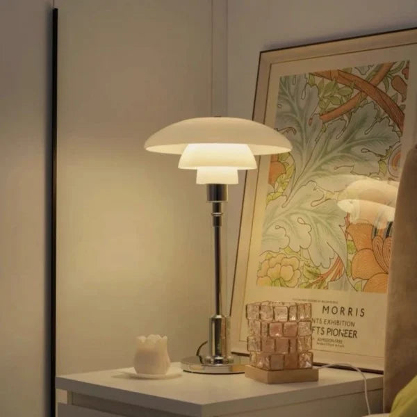 LumaNova víceúrovňová kovová stolní lampa v moderním provedení