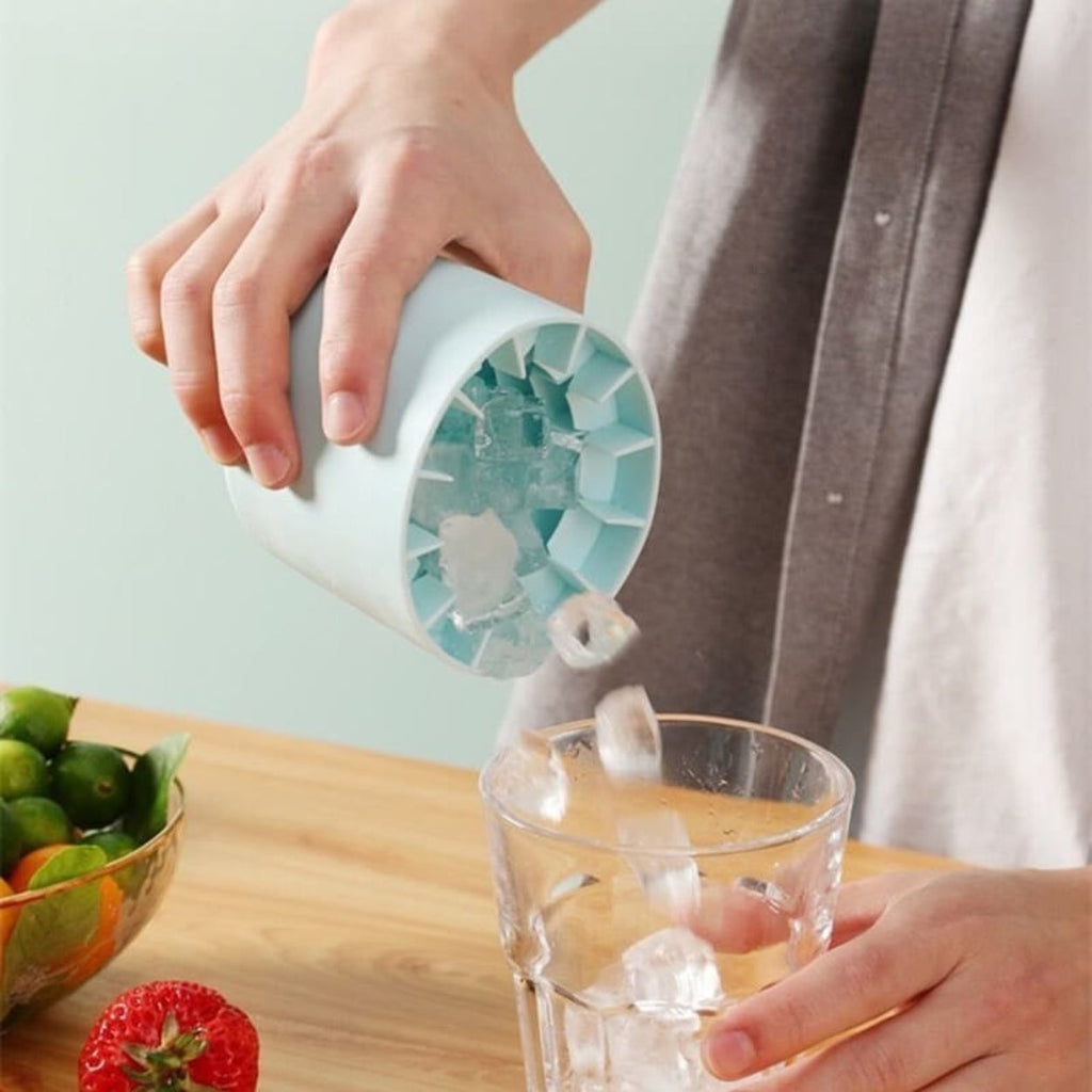 Compact Portable Ice Cube Tray With Lid For Stackable Cubes